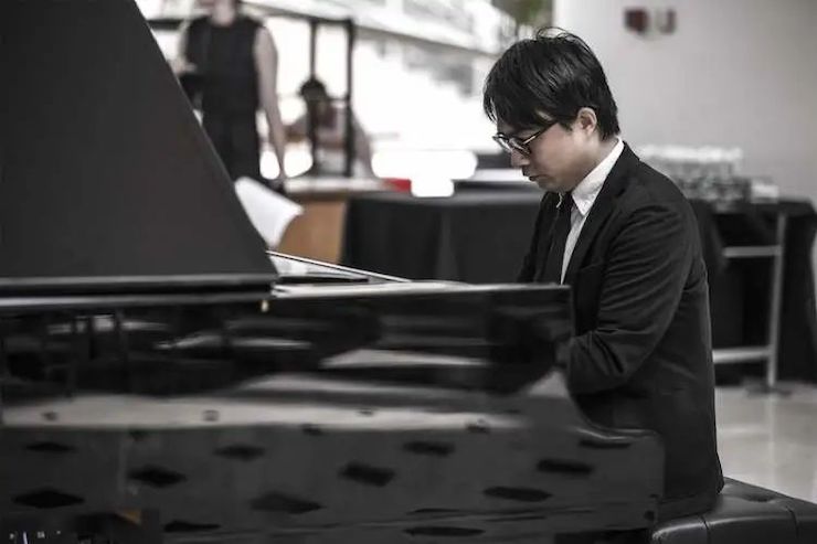 宋思衡的“宅抗疫” | 挑战主播、筹集口罩、闭关作曲，这位取消了20场演出的钢琴家原来这么忙！