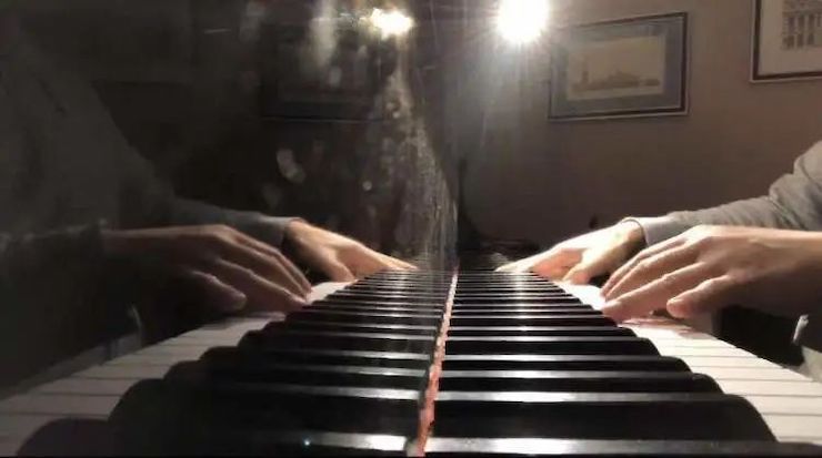 宋思衡的“宅抗疫” | 挑战主播、筹集口罩、闭关作曲，这位取消了20场演出的钢琴家原来这么忙！